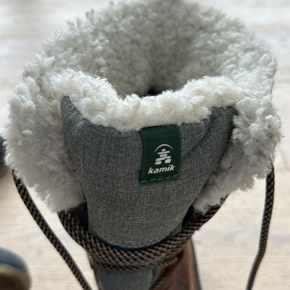 Kamik winter boots Size W9/M7 - Picture 2 of 4